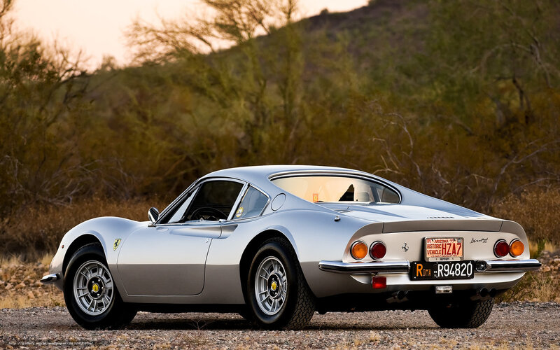 Silver Ferrari 365 GTB/4 in desert