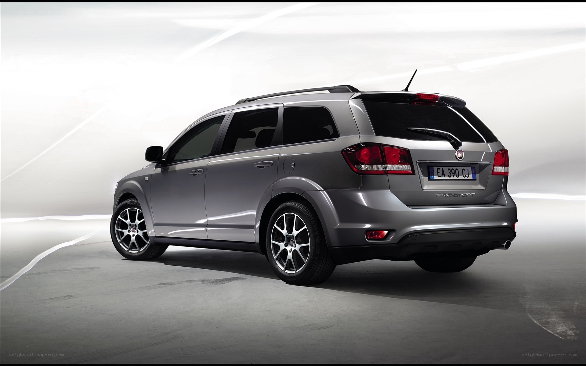 silver fiat freemont suv