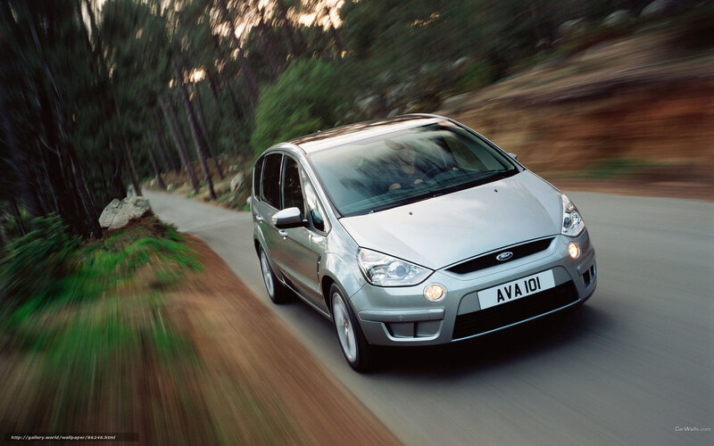 Silver Ford C-max — Dynamic