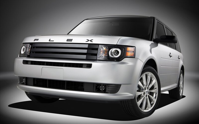 Silver Ford Flex Suv — Dramatic