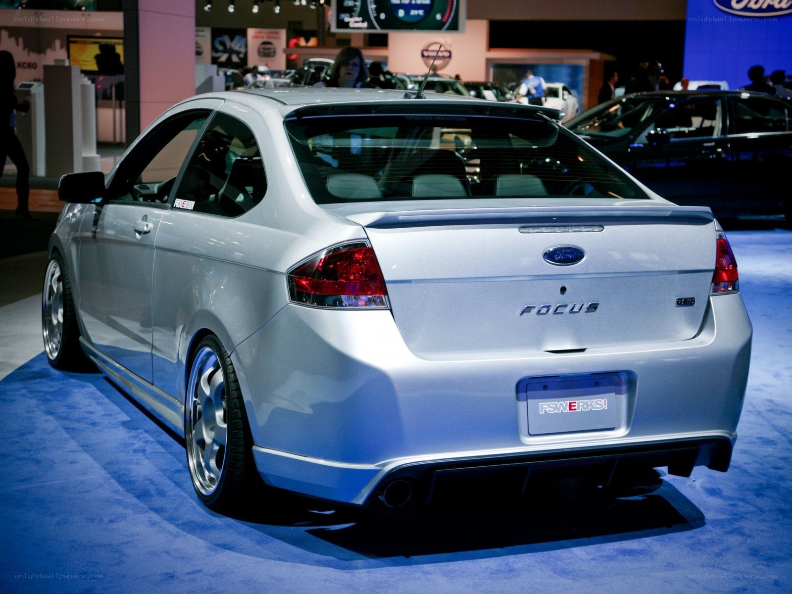 silver ford focus at auto show