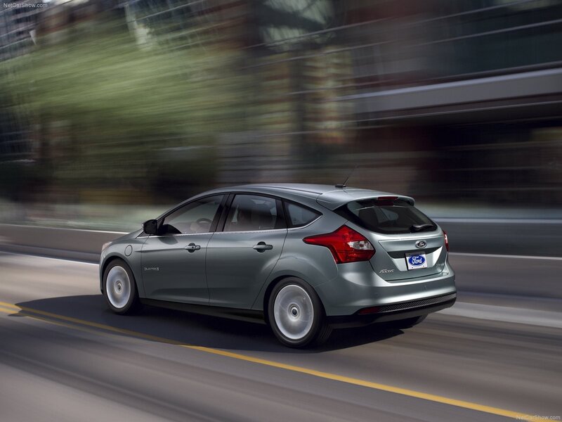 Silver Ford Focus Hatchback — Gray