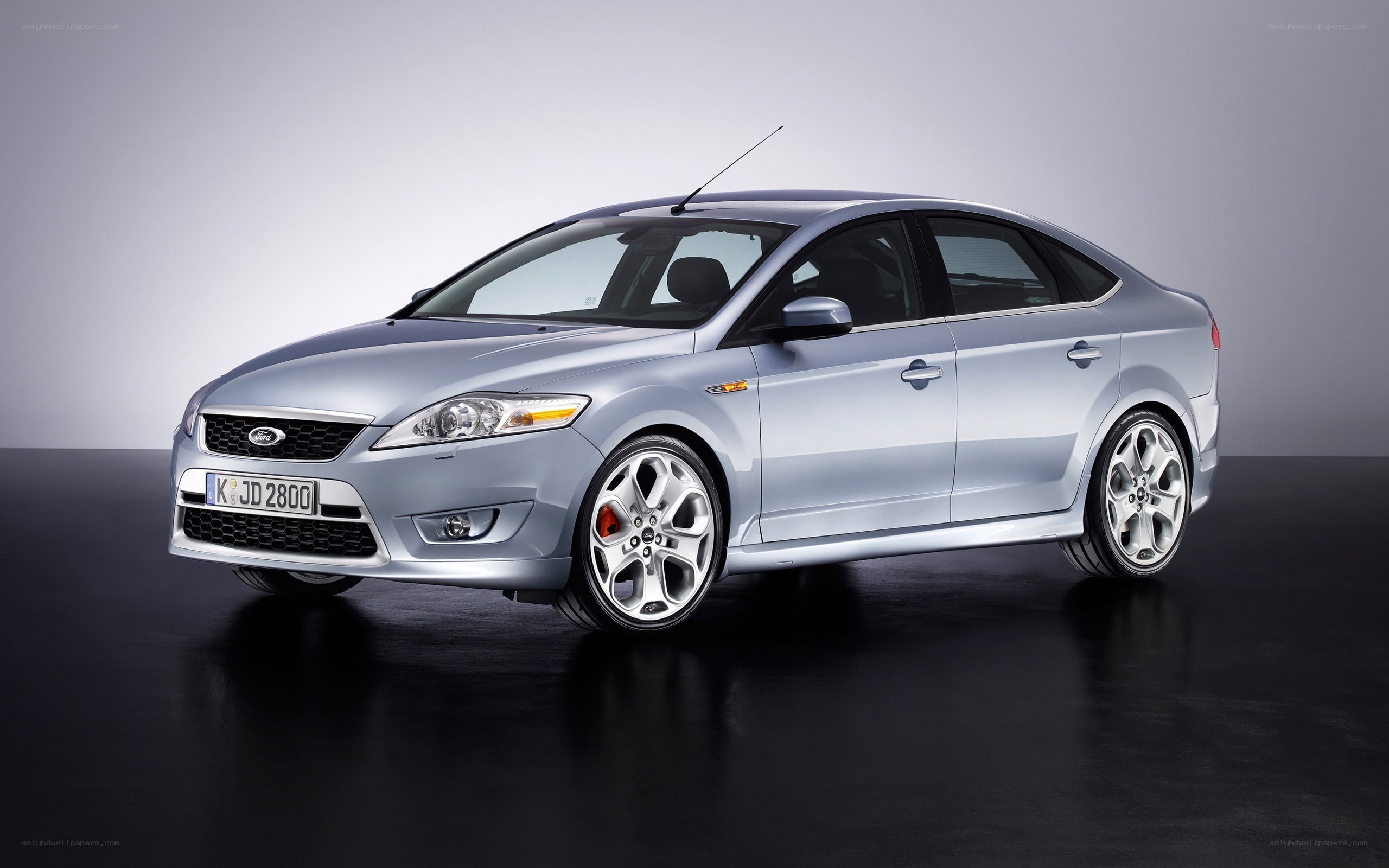 silver ford focus sedan
