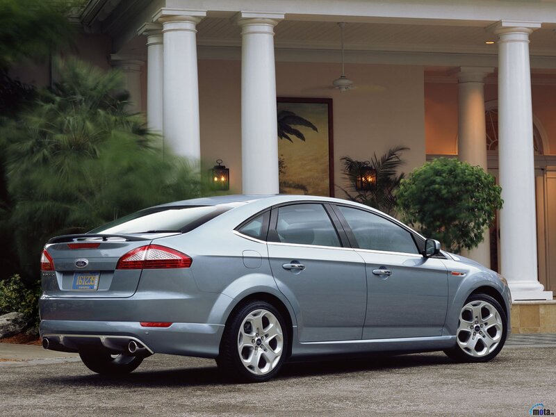 silver ford focus sedan