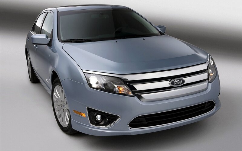 silver ford fusion sedan