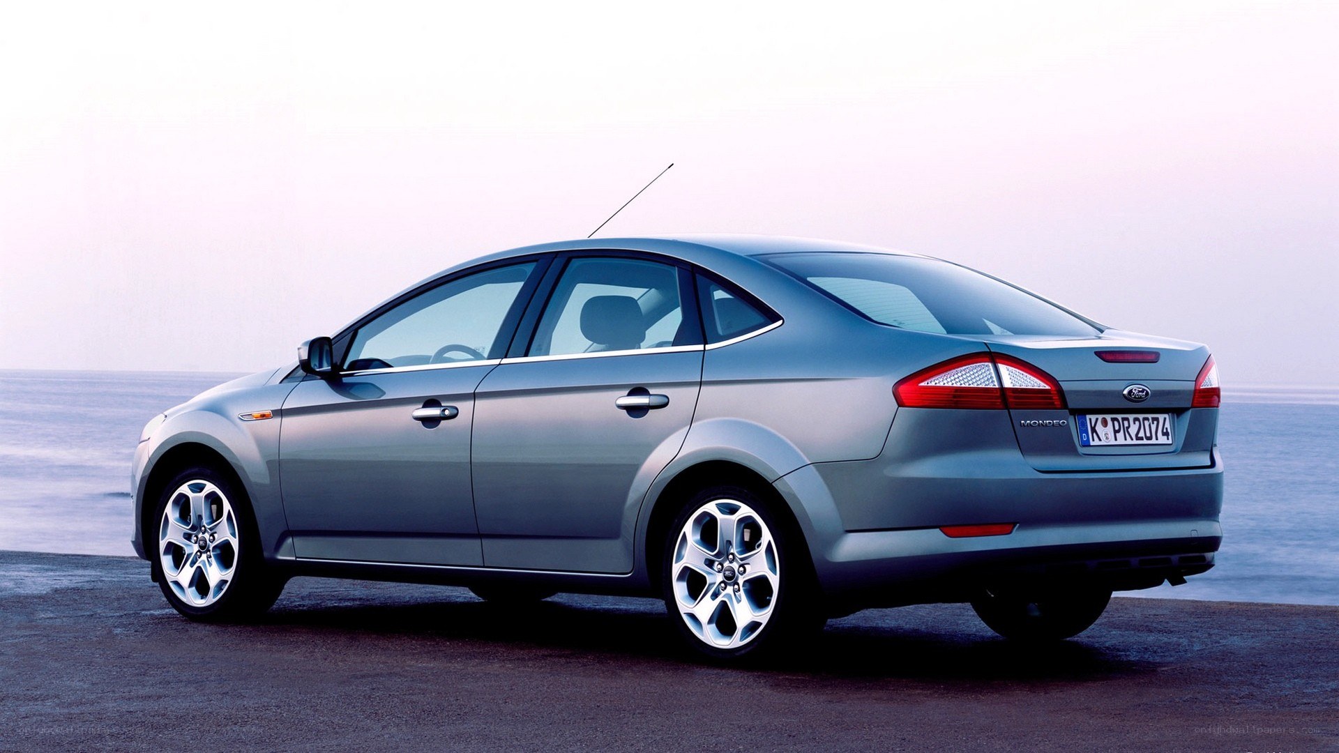 silver ford mondeo sedan