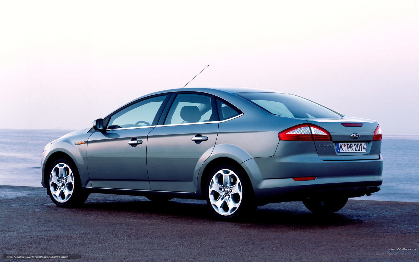 silver ford mondeo sedan
