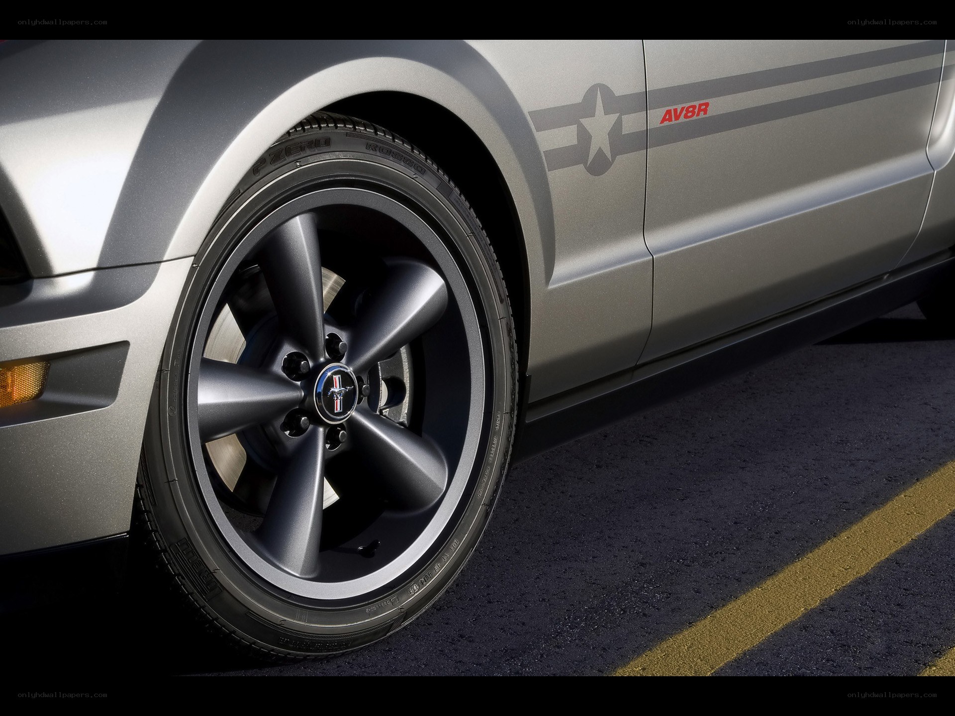 Silver Ford Mustang AV8R