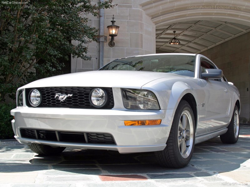 silver ford mustang gt