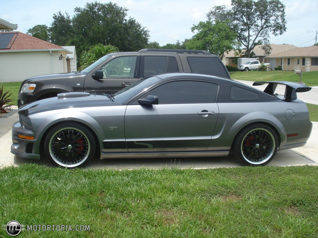 Silver Ford Mustang GT
