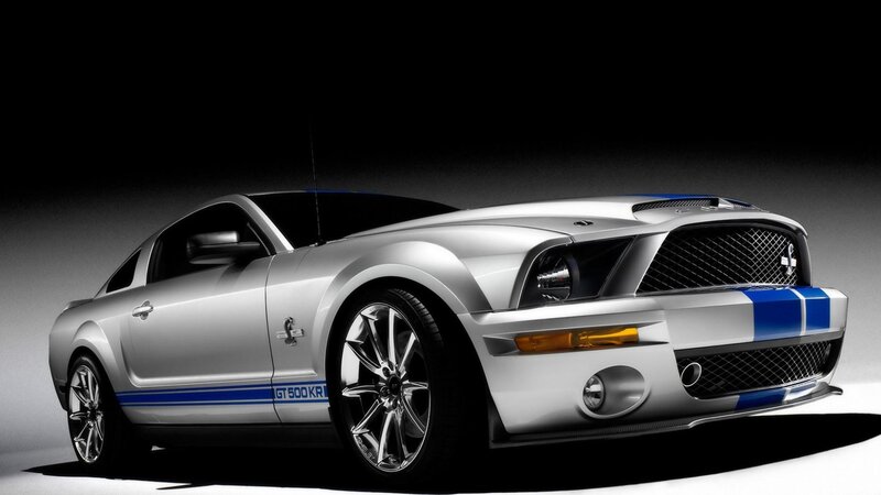 Silver Ford Mustang GT500