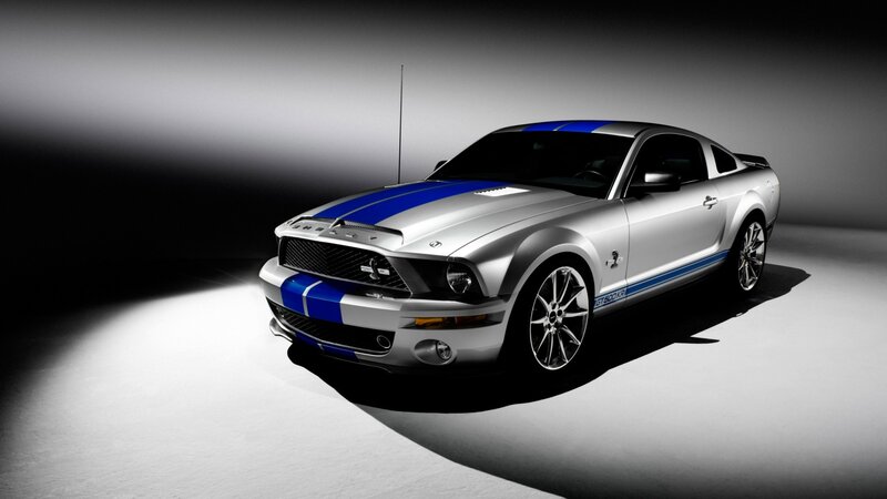 Silver Ford Mustang Shelby GT500