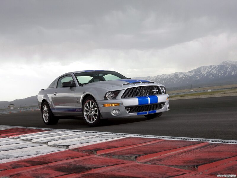 Silver Ford Mustang Shelby GT500