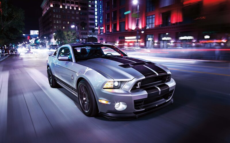 Silver Ford Mustang Shelby GT500