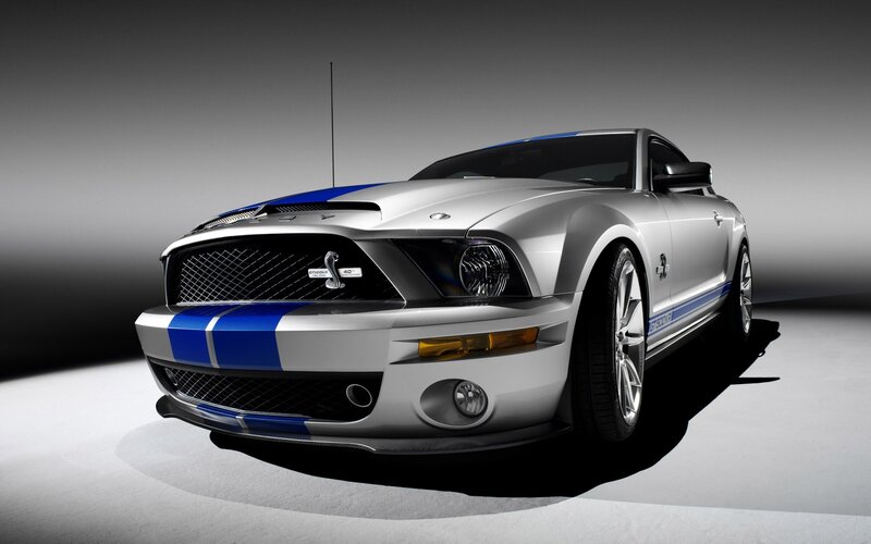 Silver Ford Mustang Shelby GT500