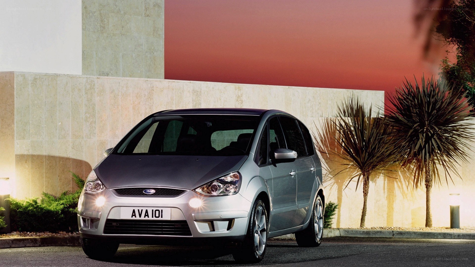 Silver Ford S-Max at dusk