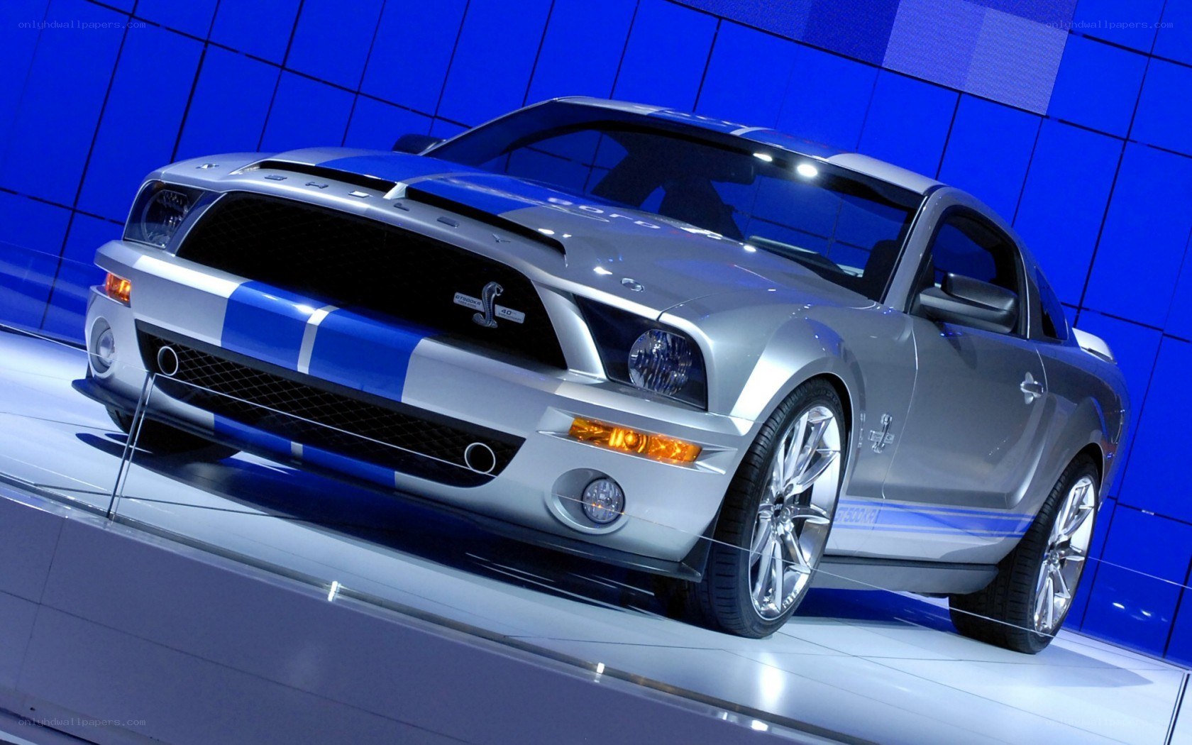 Silver Ford Shelby GT500
