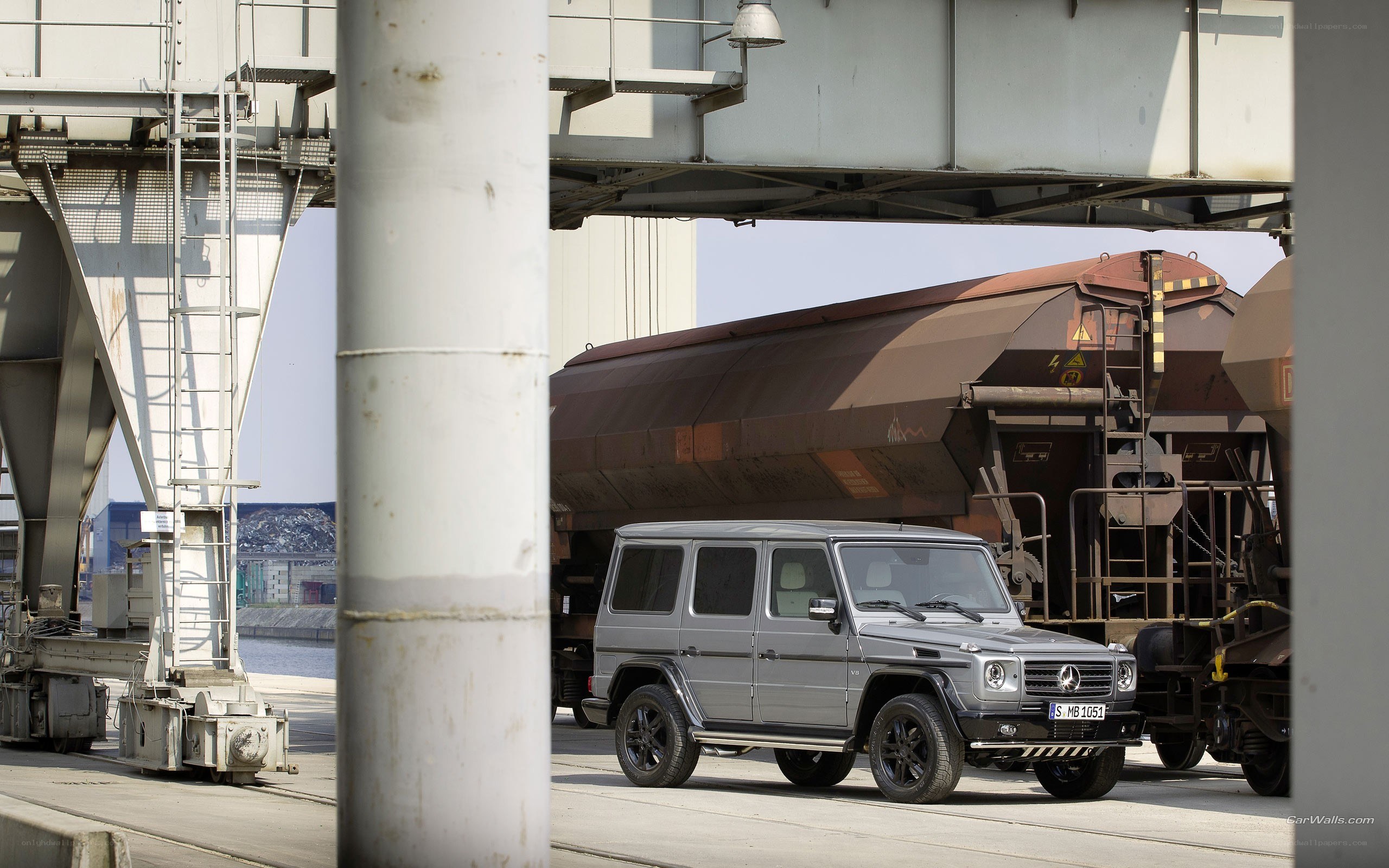 Silver G-Wagon at a port