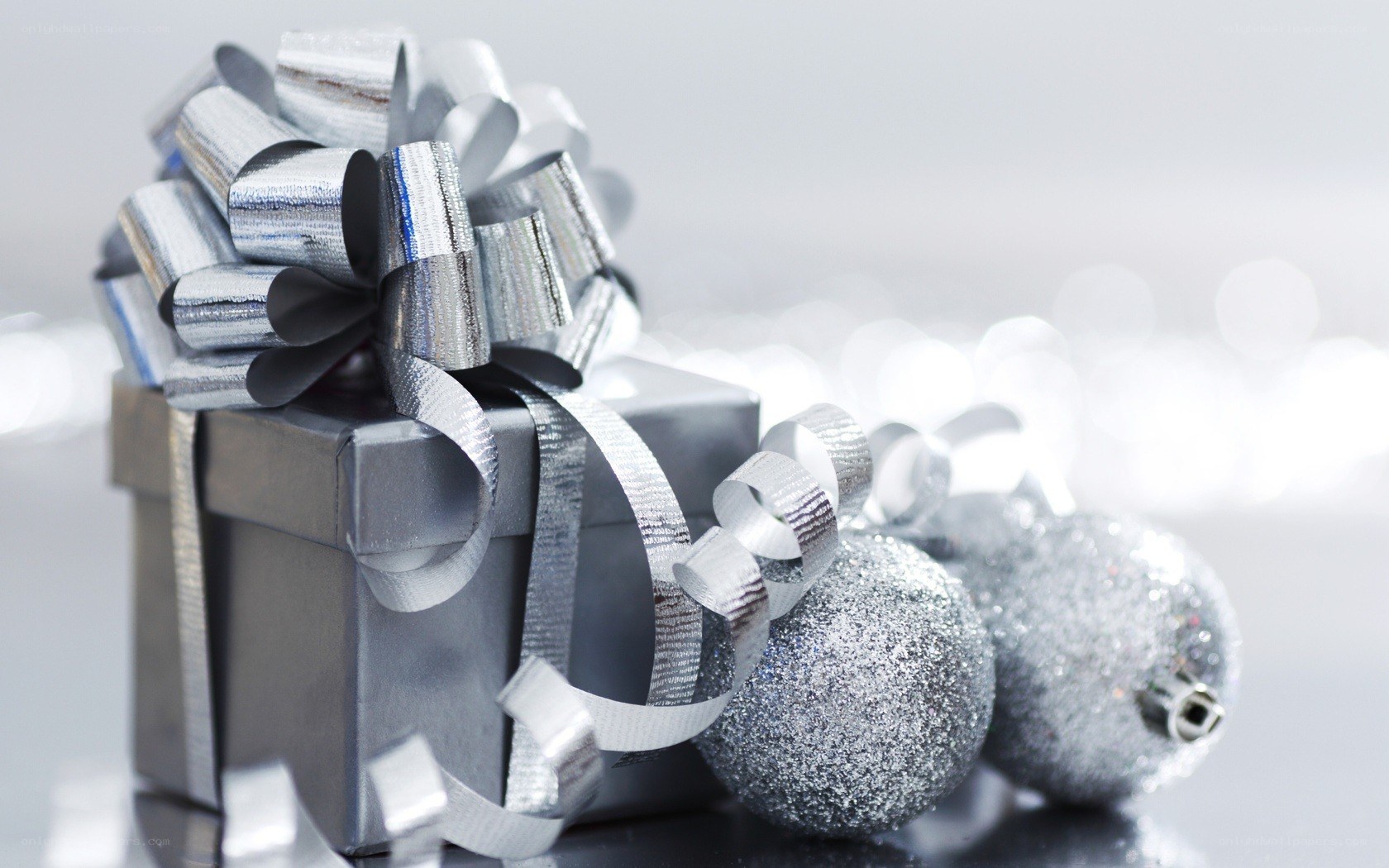 Silver gift box with ornaments