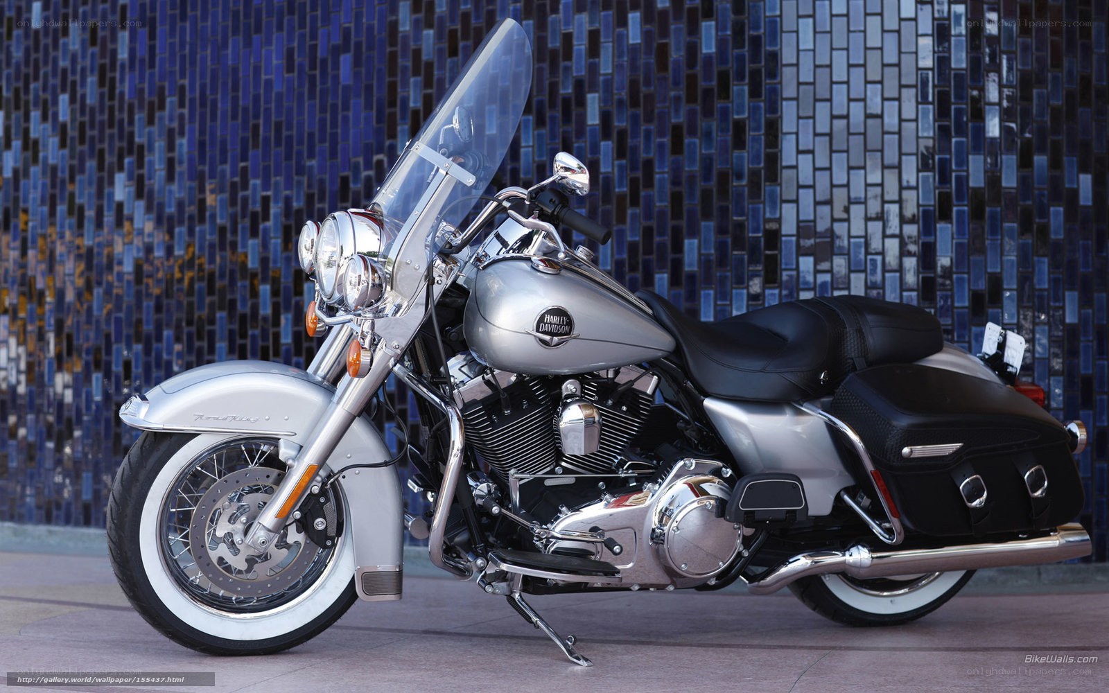 Silver Harley-Davidson motorcycle