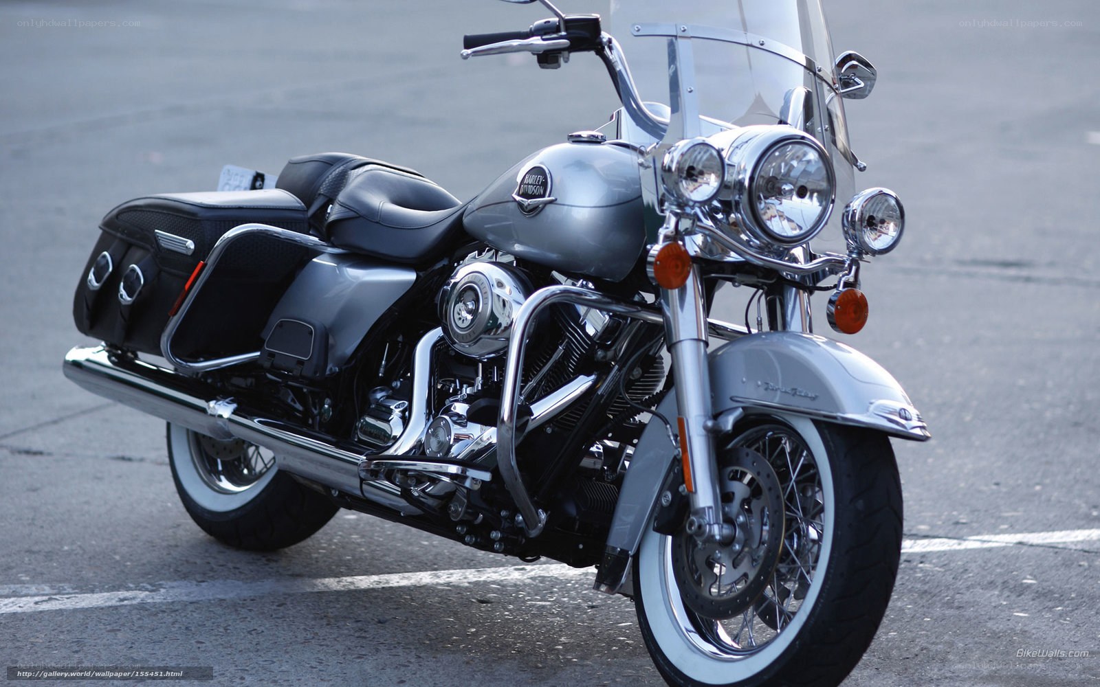 Silver Harley-Davidson motorcycle