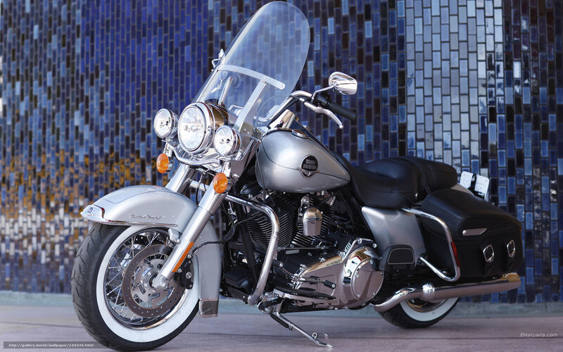 Silver Harley-davidson Motorcycle — Calm, Afternoon, Photograph, Windshield
