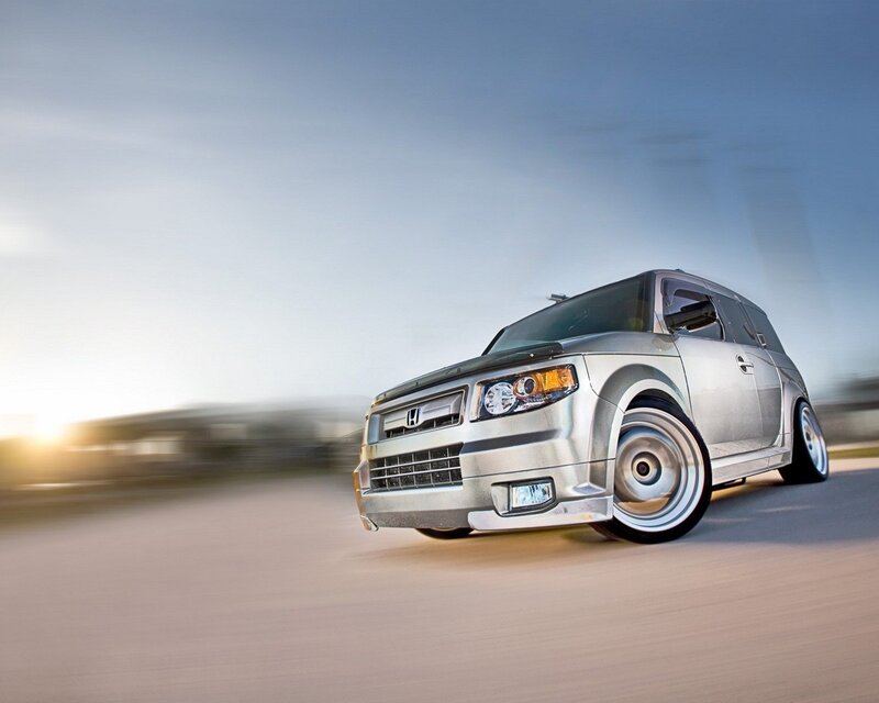 silver honda element in motion