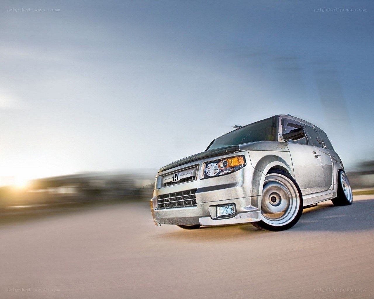 silver honda element in motion