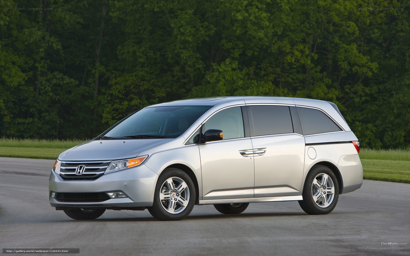 Silver Honda Odyssey minivan