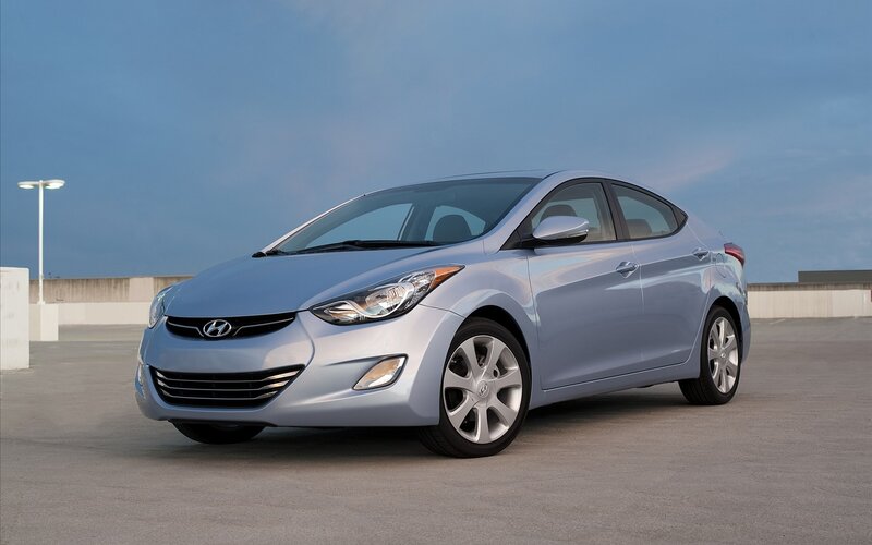 silver hyundai elantra sedan