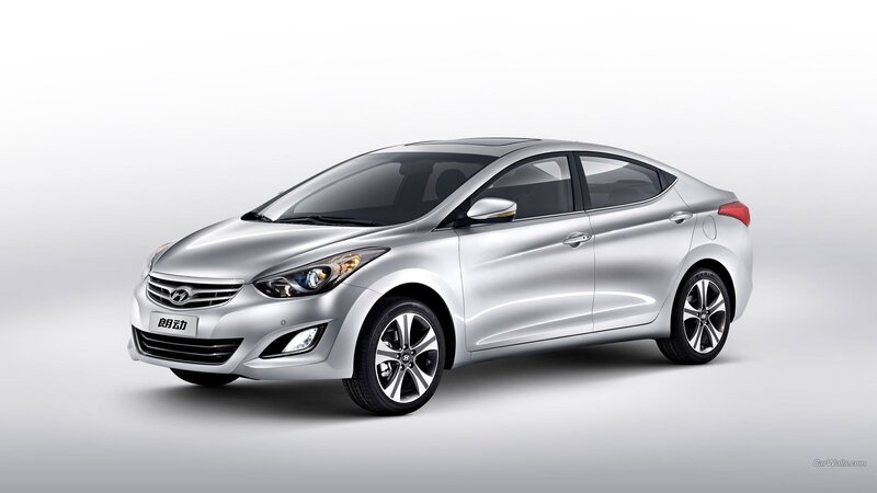 silver hyundai elantra sedan