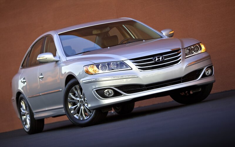 silver hyundai sedan