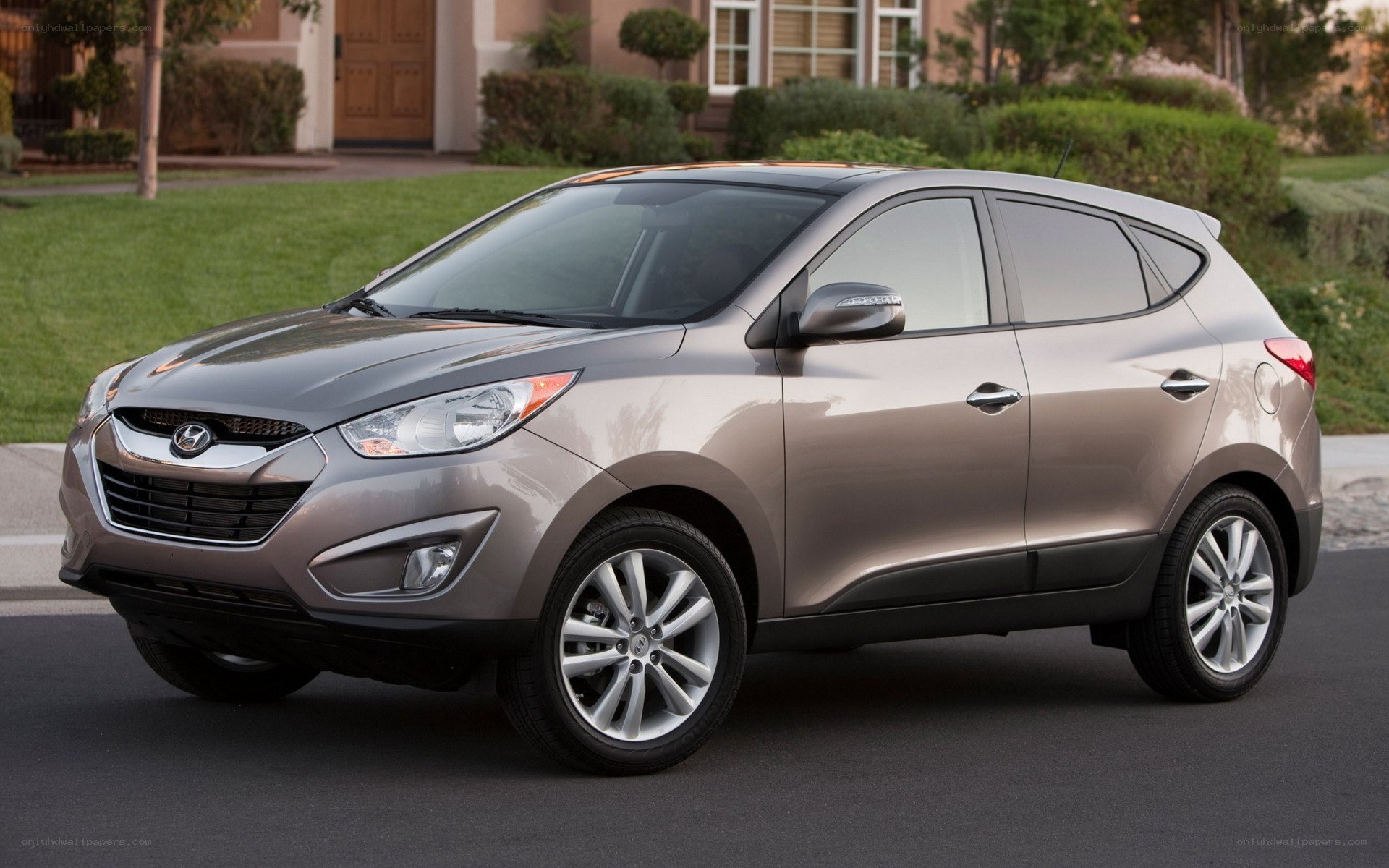 silver hyundai Tucson SUV