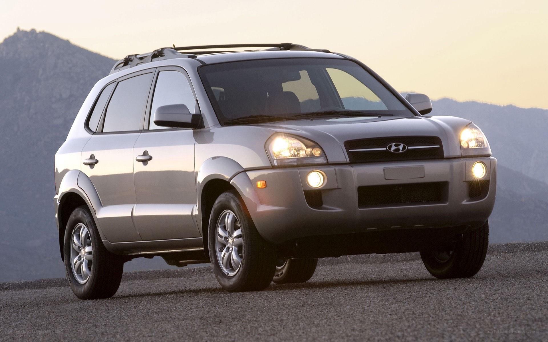 silver hyundai tucson suv