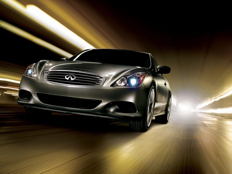 Silver Infini Car — Dynamic