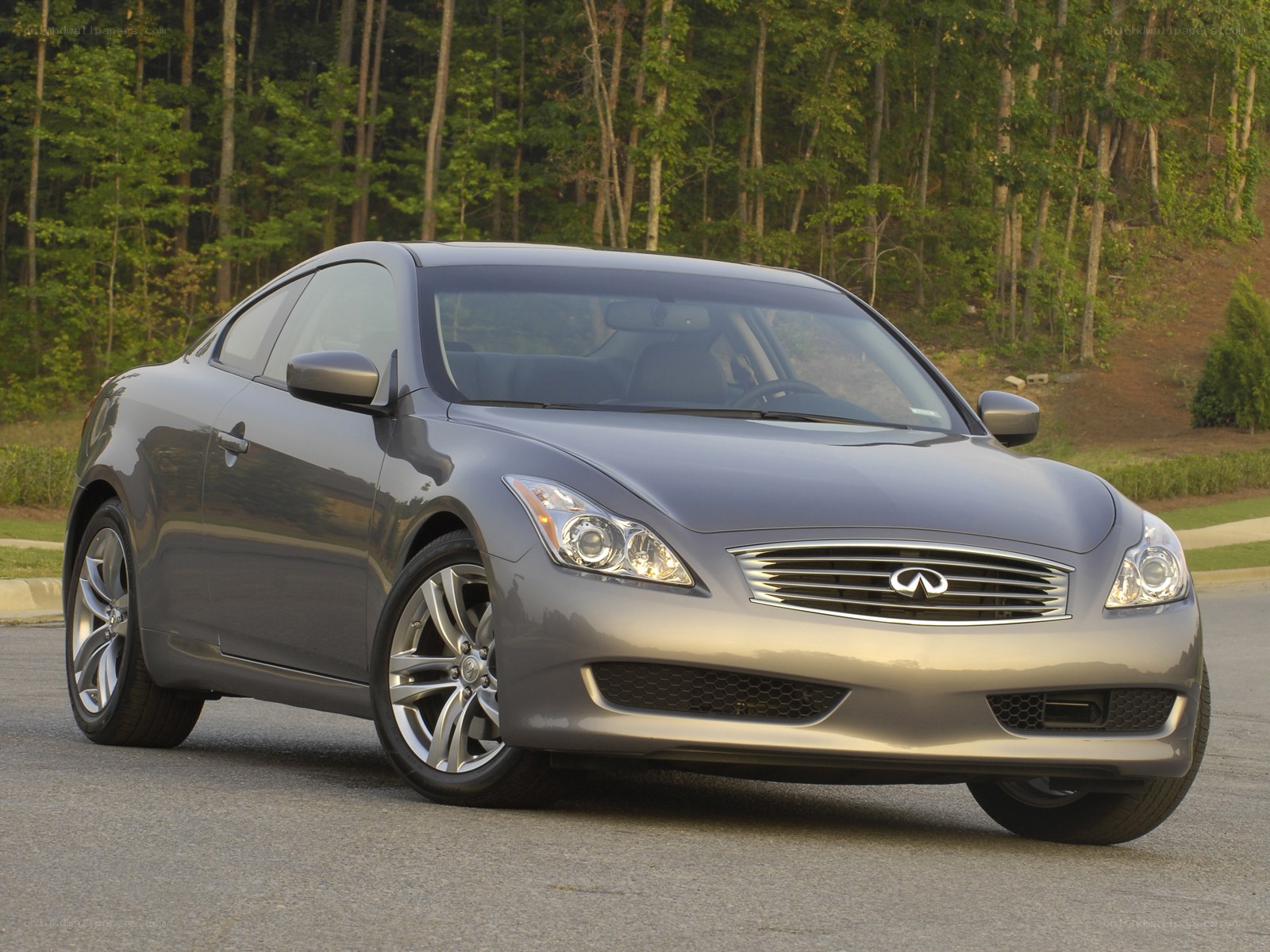silver infiniti coupe
