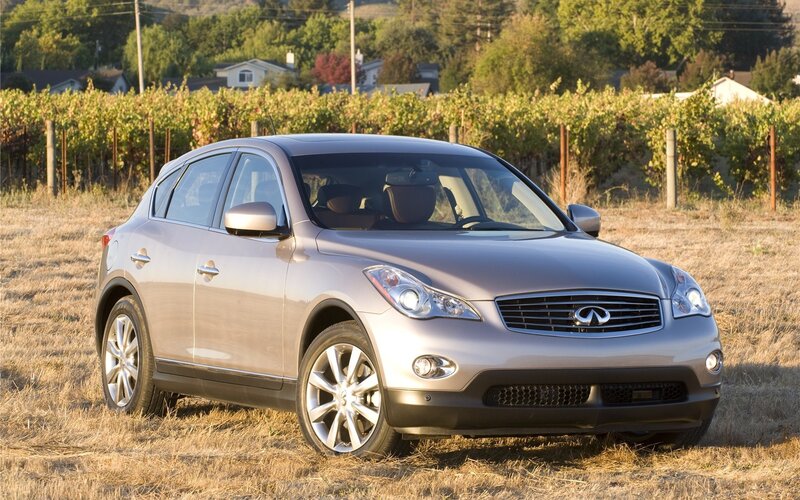 silver infiniti ex in vineyard