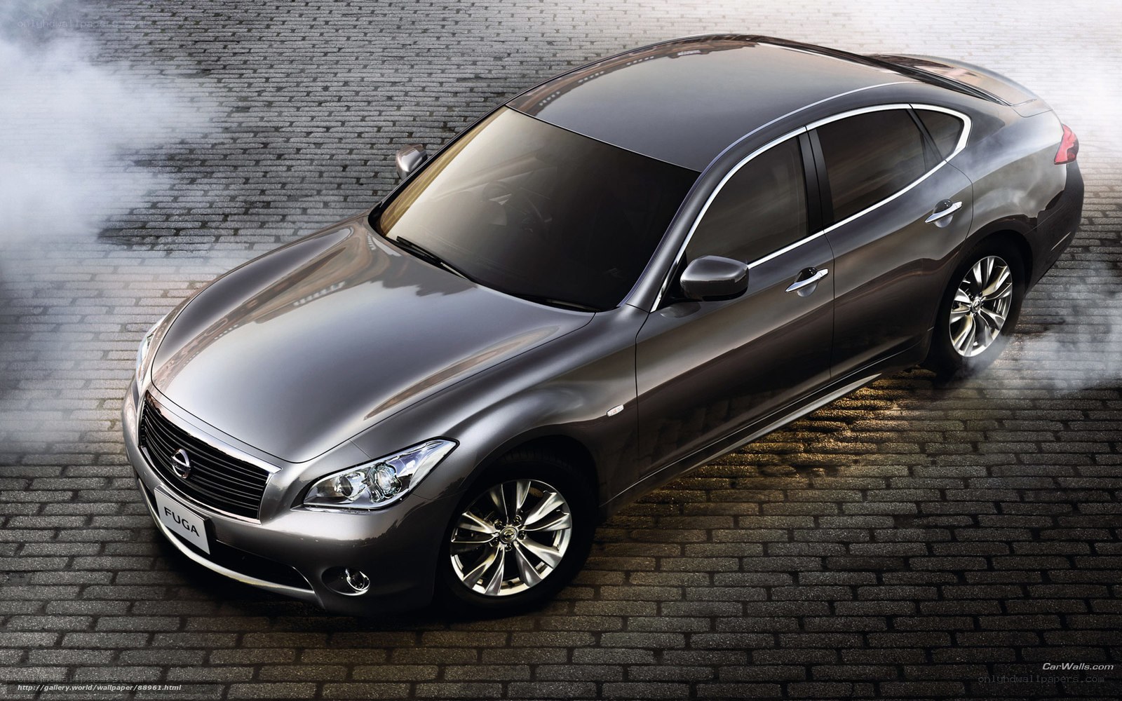 Silver Infiniti Fuga sedan