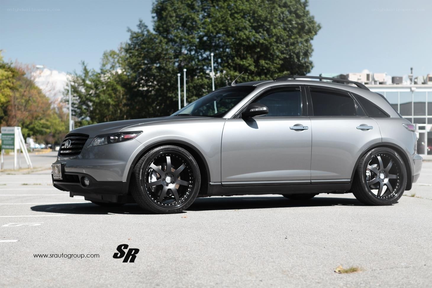 silver infiniti fx with custom wheels