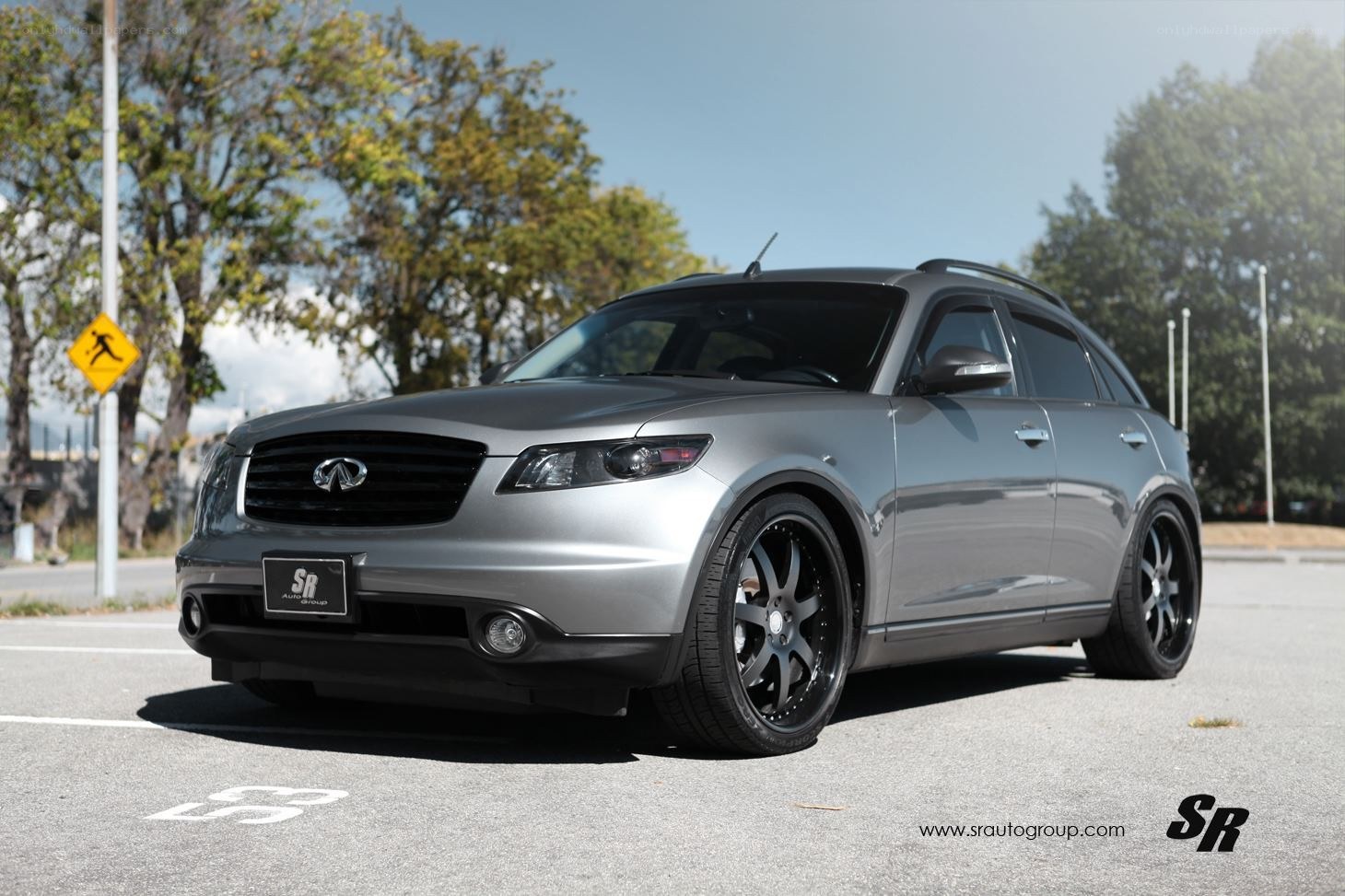 silver infiniti fx35 suv