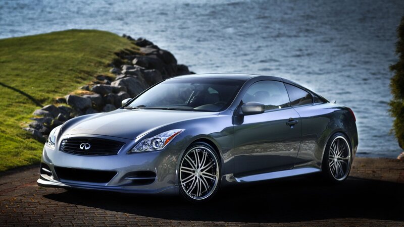 Silver Infiniti G37 Coupe