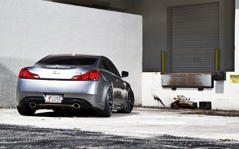silver infiniti g37s coupe