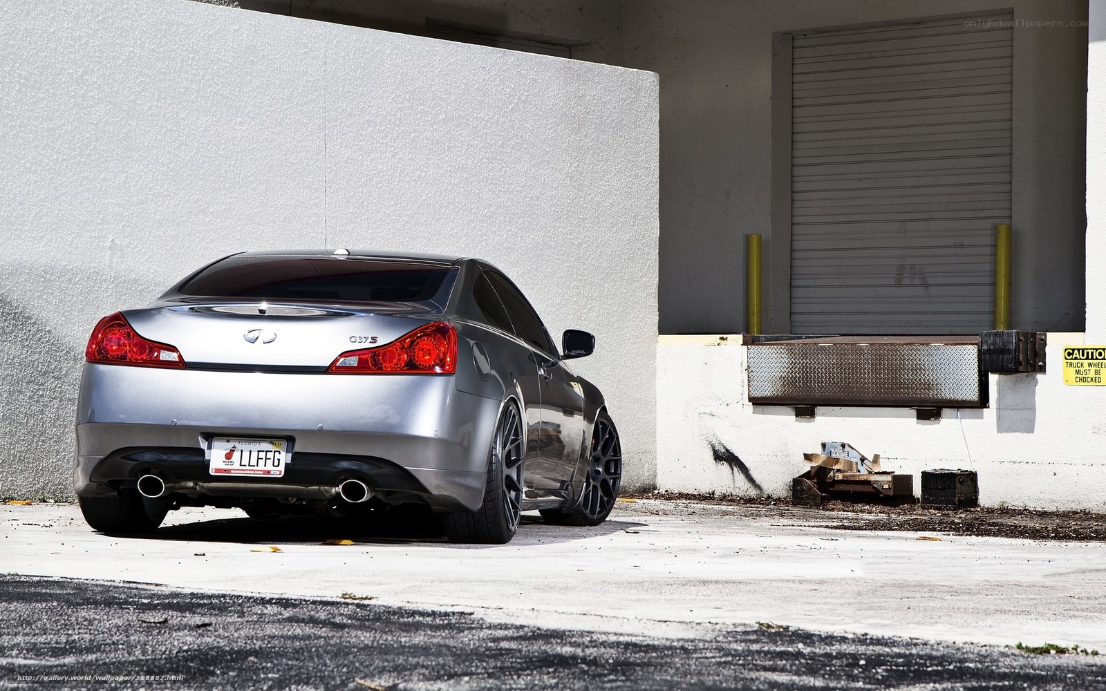 silver infiniti g37s coupe