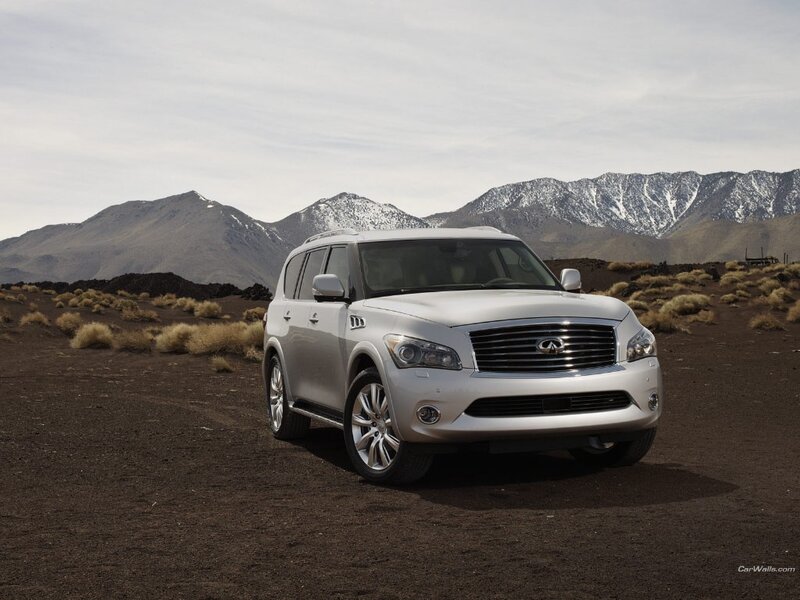 Silver Infiniti QX56 in desert
