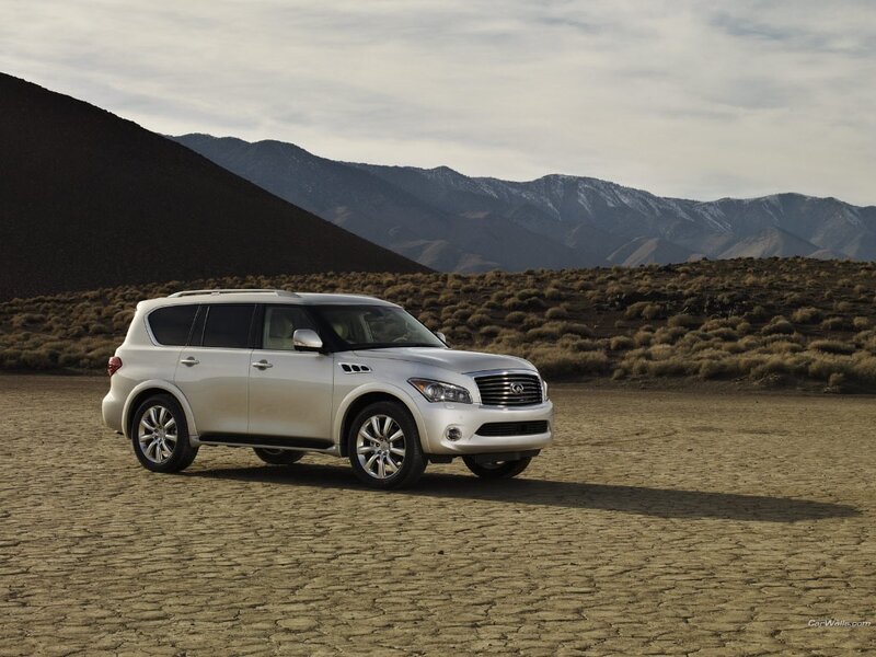Silver Infiniti QX56 in desert