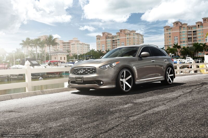 Silver Infiniti Qx70