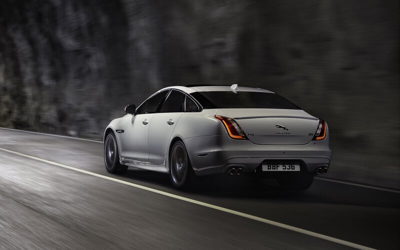 Silver Jaguar Xj — Gray