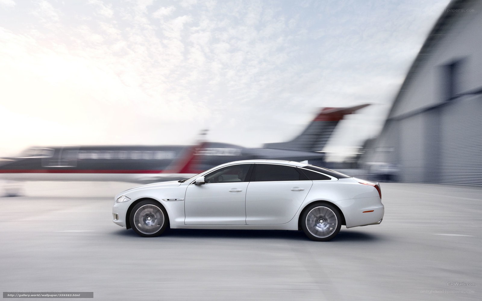 silver jaguar xj in motion