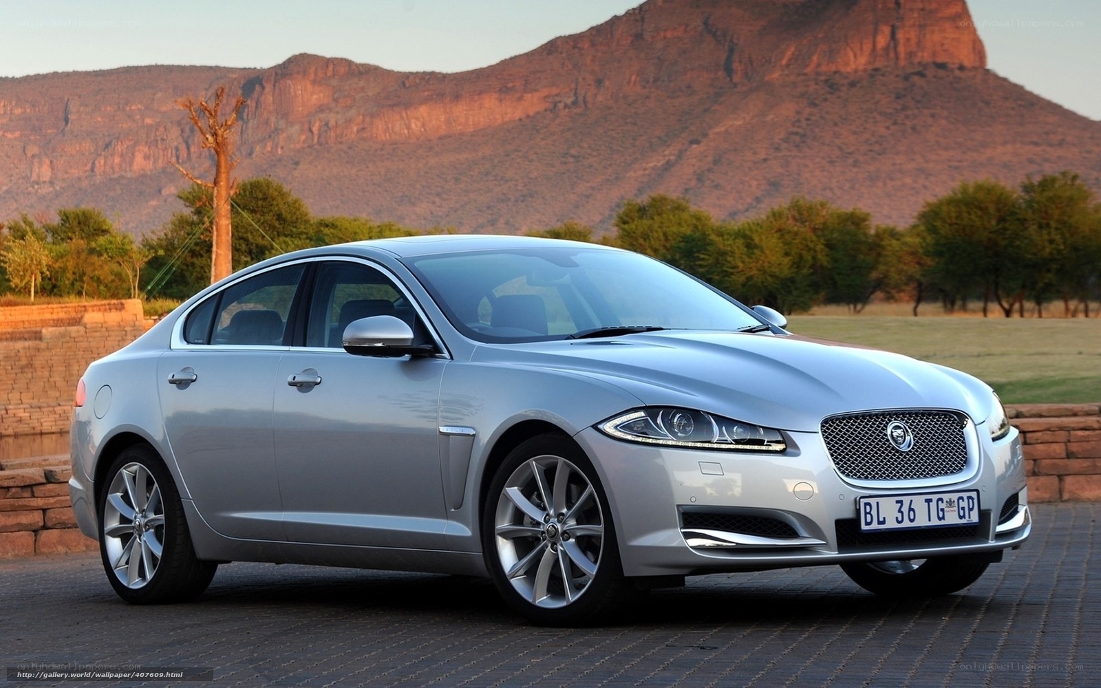 silver jaguar xj sedan