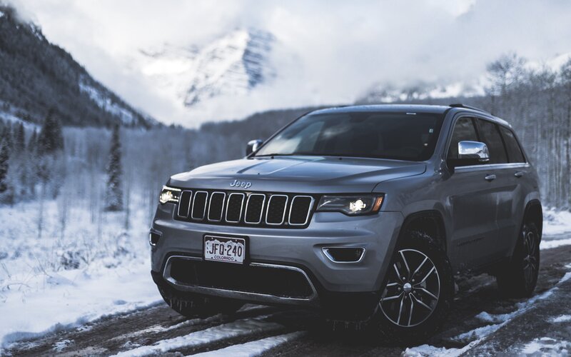 Silver Jeep Cherokee — Gray, Cold